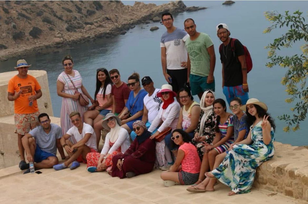 Groupe de voyageurs sur la côte lors d'une sortie Ready To Go Voyage
